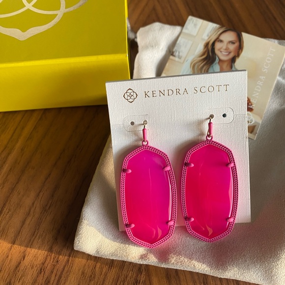 SOLD - Kendra Danielle NWT - Picture 7 of 7